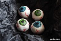 How to Make White Chocolate Eyeballs for Halloween