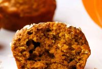 Moist Pumpkin Oatmeal Muffins with Cinnamon