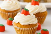 Pumpkin Cupcakes Recipe with Cinnamon Cream Cheese Frosting