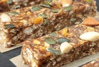 No-Bake Chewy Breakfast Bars with Dates