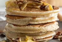 Fluffy Apple Cinnamon Pancakes