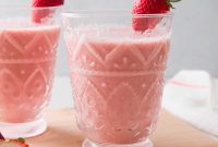 Creamy Strawberry Oatmeal Smoothie Recipe for Breakfast