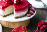 Vegan Raspberry Cheesecake with Creamy Cashew Filling