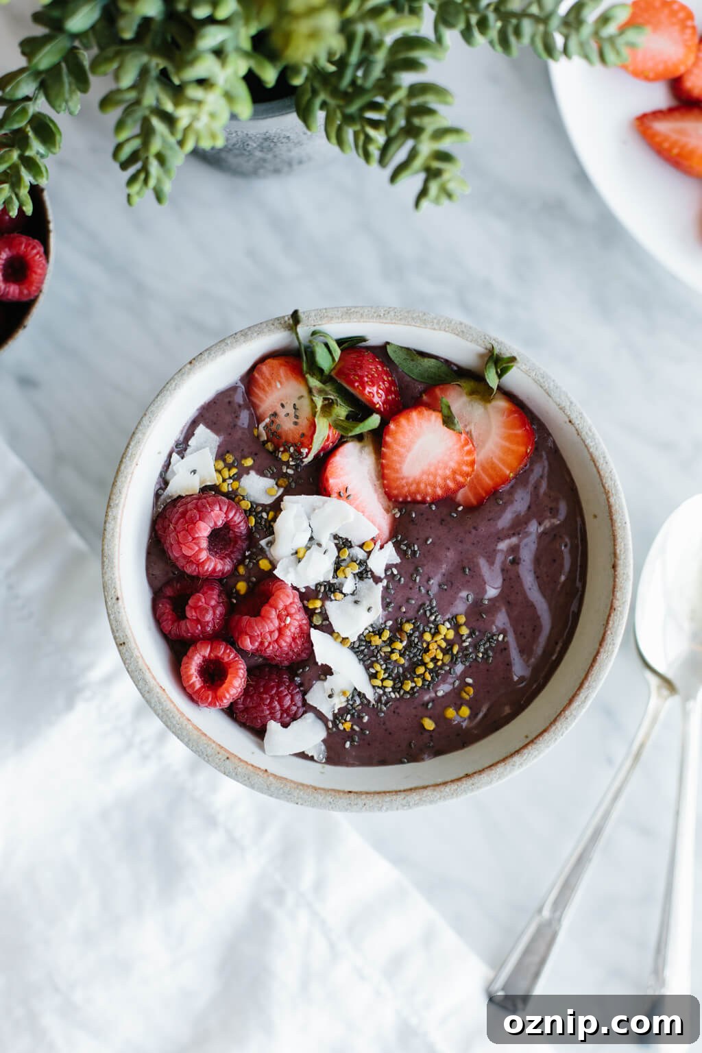 5 Smoothie Bowl Recipes You'll Make Again and Again 3 Acai bowl with mixed berries. A delicious, healthy, gluten-free smoothie bowl for breakfast or lunch.