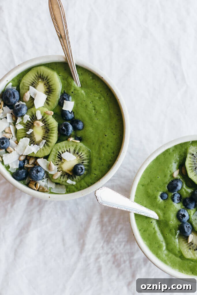 5 Smoothie Bowl Recipes You'll Make Again and Again 5 Clean green smoothie bowl. A classic green smoothie bowl that's a breakfast favorite.