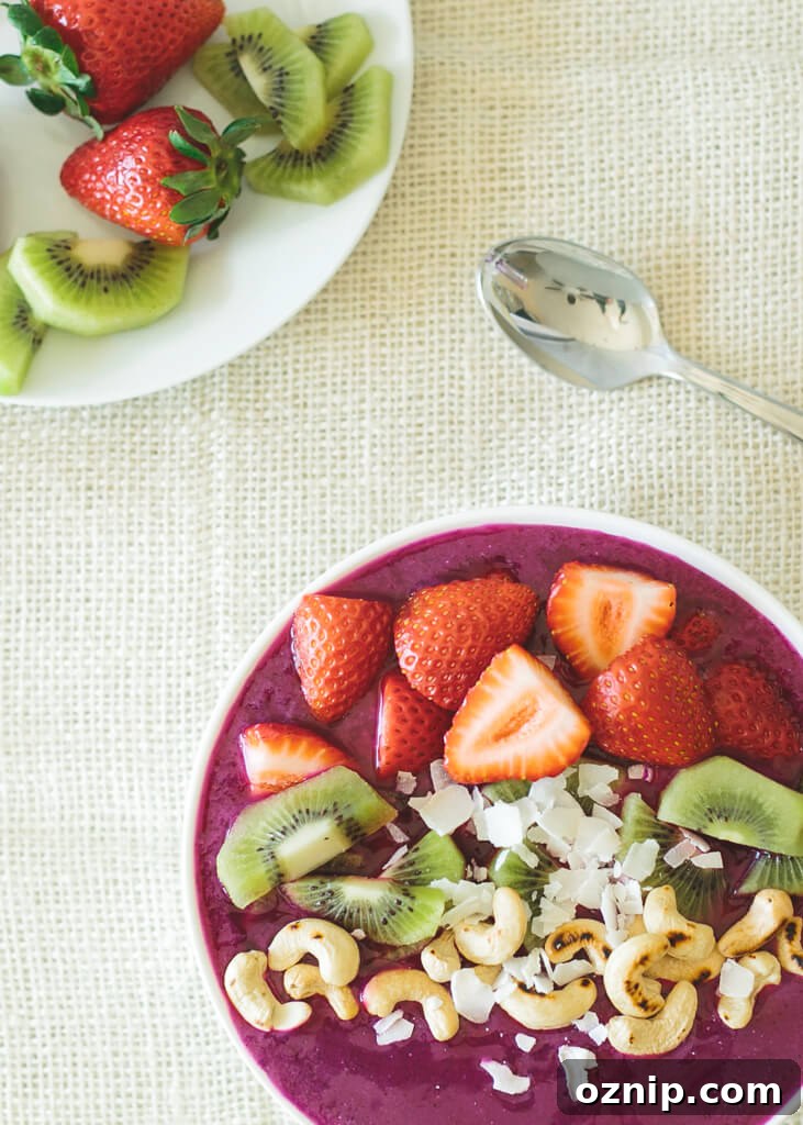 5 Smoothie Bowl Recipes You'll Make Again and Again 7 (gluten-free) Pitaya Smoothie Bowl