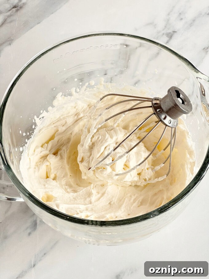 Classic Eton Mess with Strawberries and Meringue 6 Whipping cream