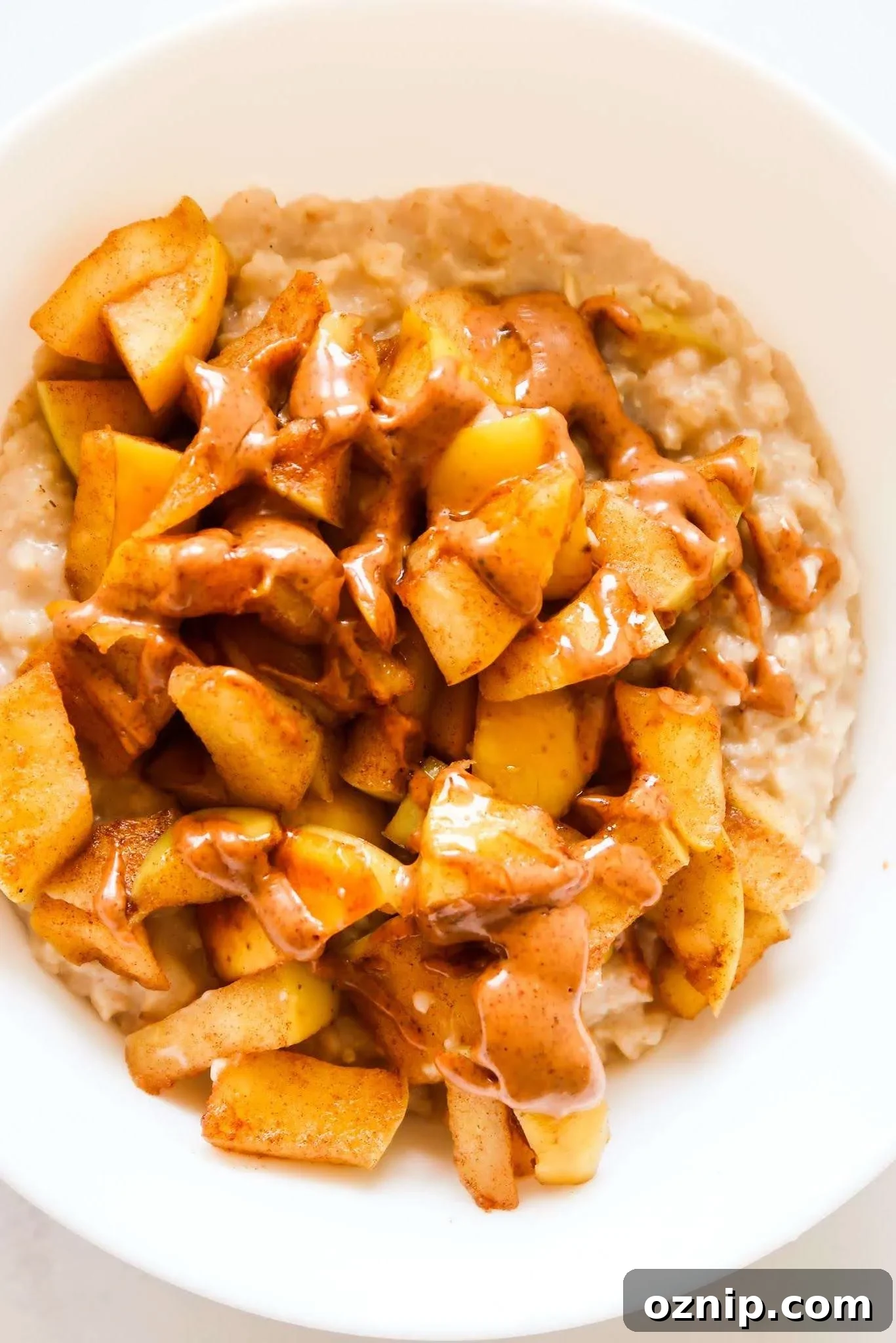 This 10-Minute Apple Pie Oatmeal Recipe is the perfect healthy breakfast idea for the cold months. Quick, easy and delicious clean eating recipe!