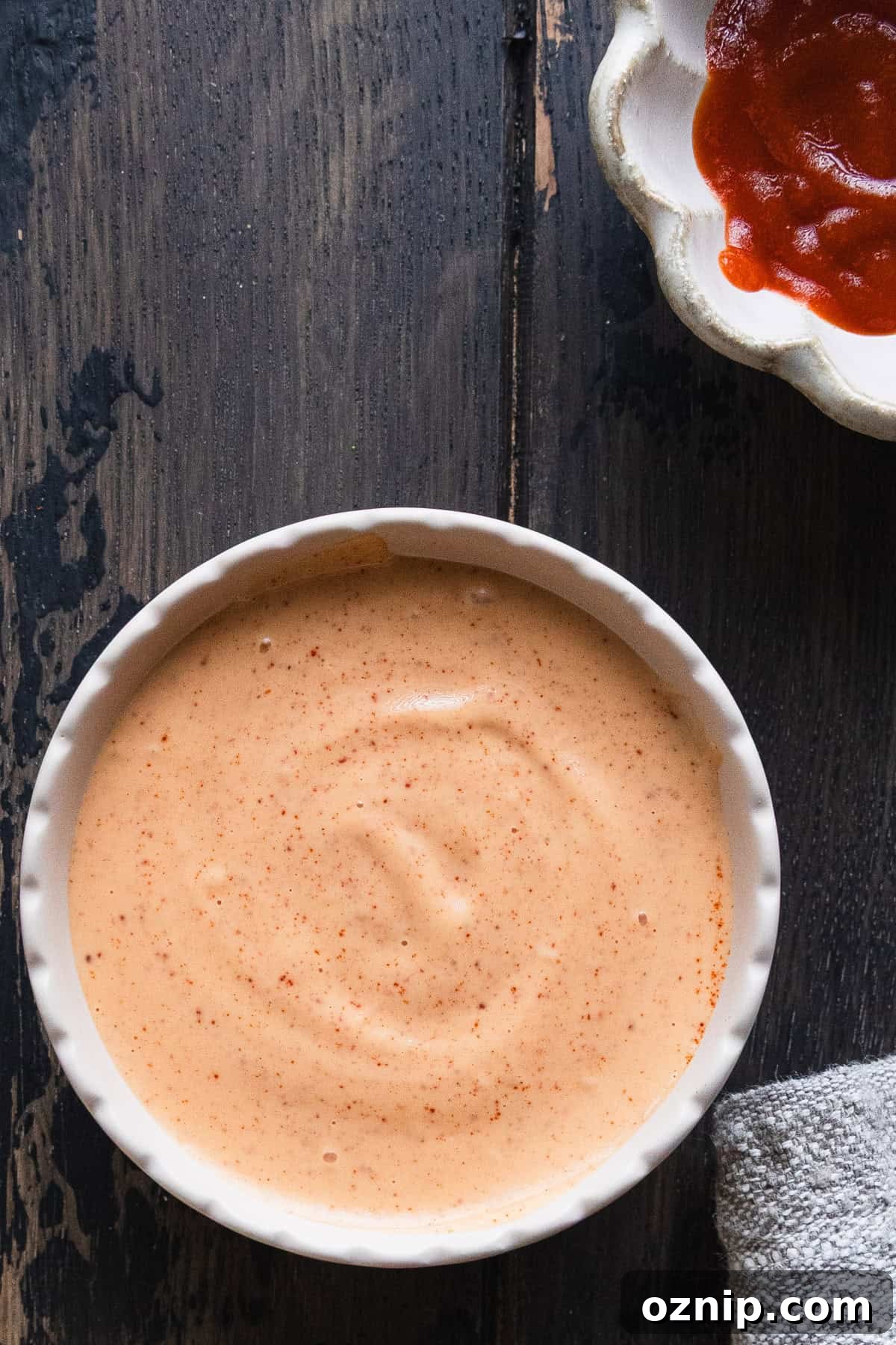 Sriracha mayo cream sauce mixed up.