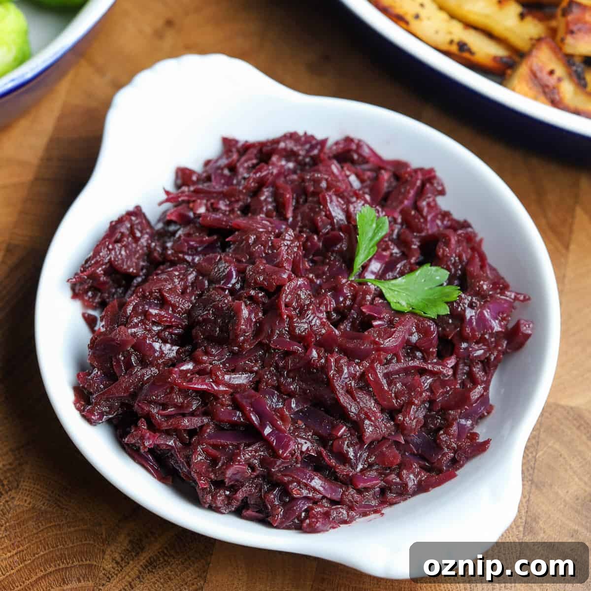 Braised red cabbage with apple