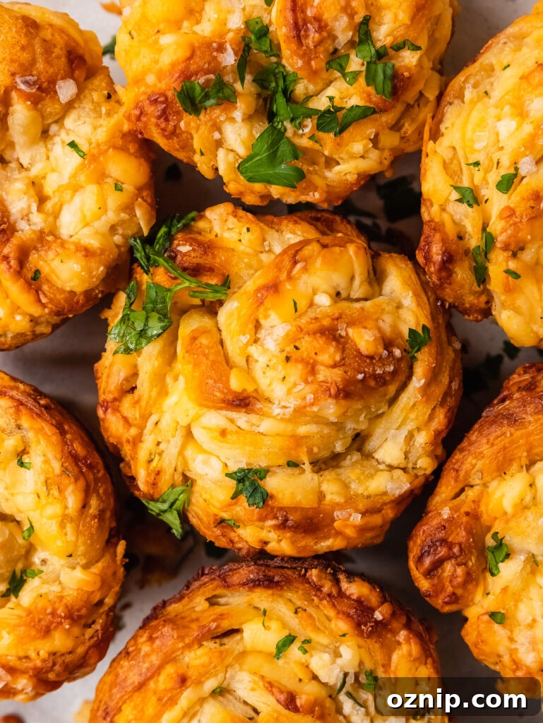 Pull-apart twisted garlic cheese roll