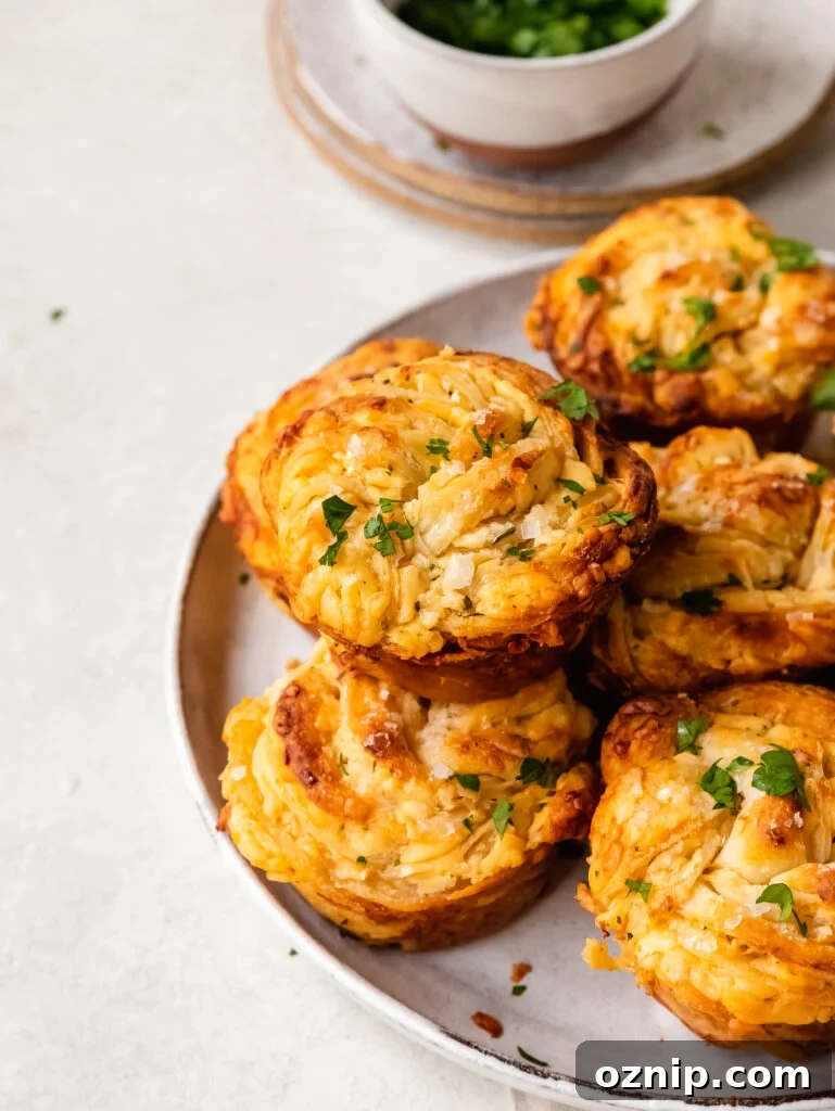 Baked twisted garlic cheese rolls