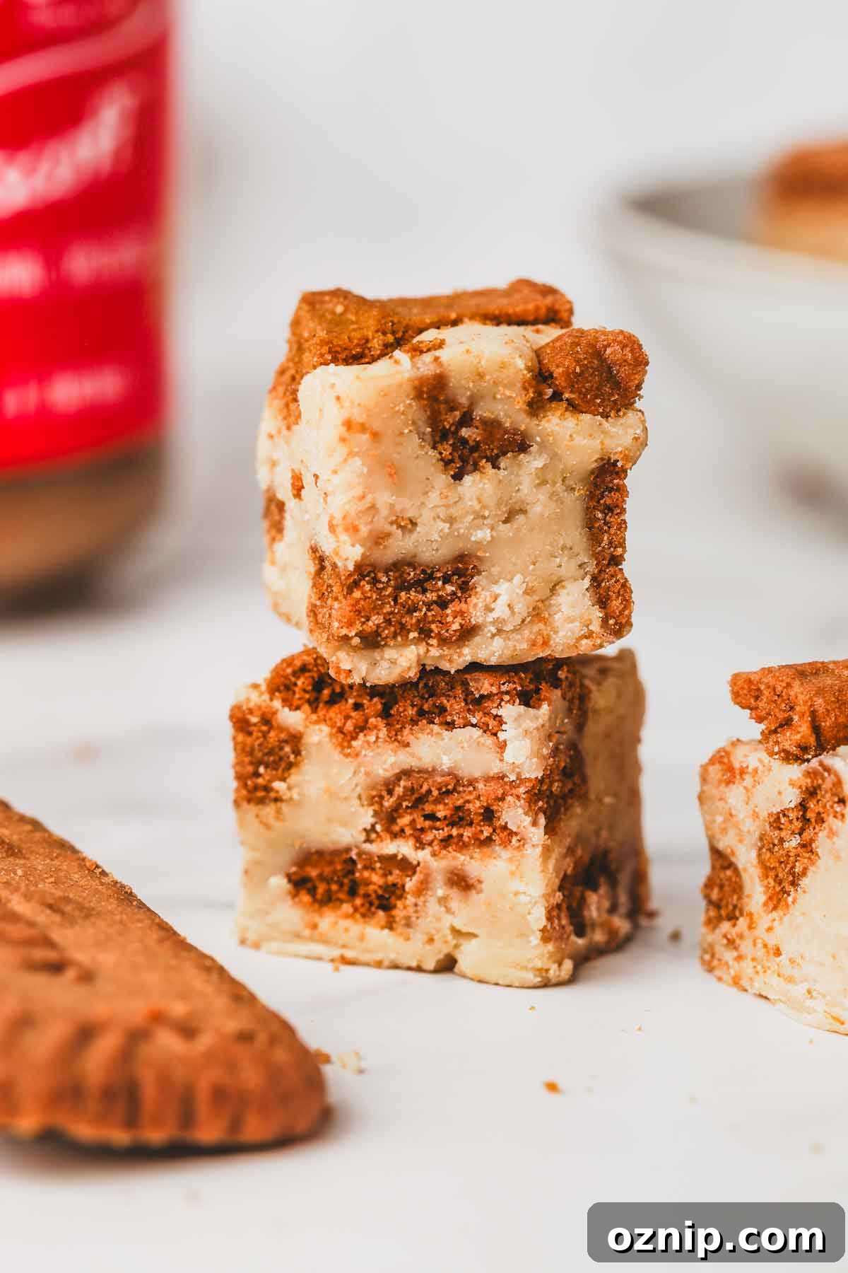 Speculoos Cookie Butter Fudge Recipe 3 fudge spéculoos sur une table