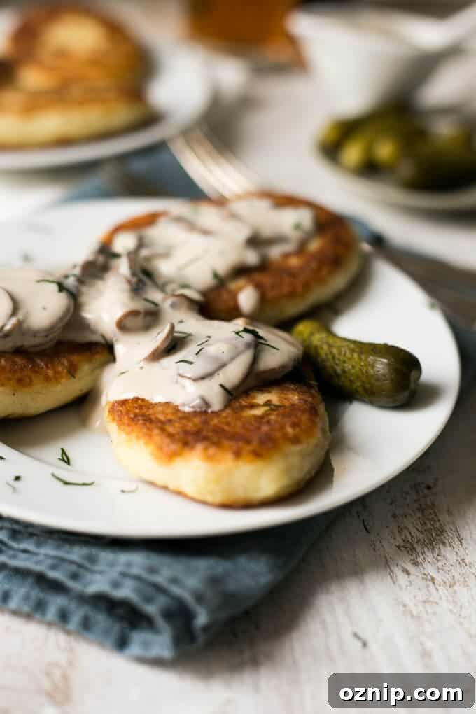 Crispy Potato Cutlets with Creamy Mushroom Sauce 4 Potato cutlets with creamy mushroom and dill sauce