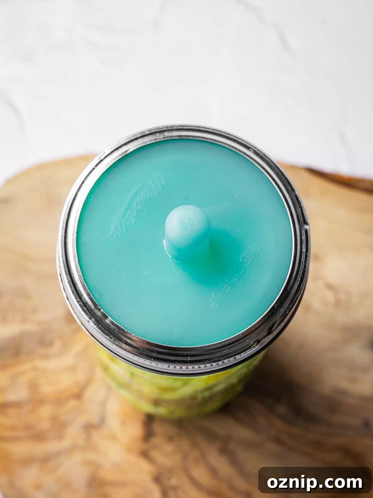 Fermentation lid applied to the mason jar.